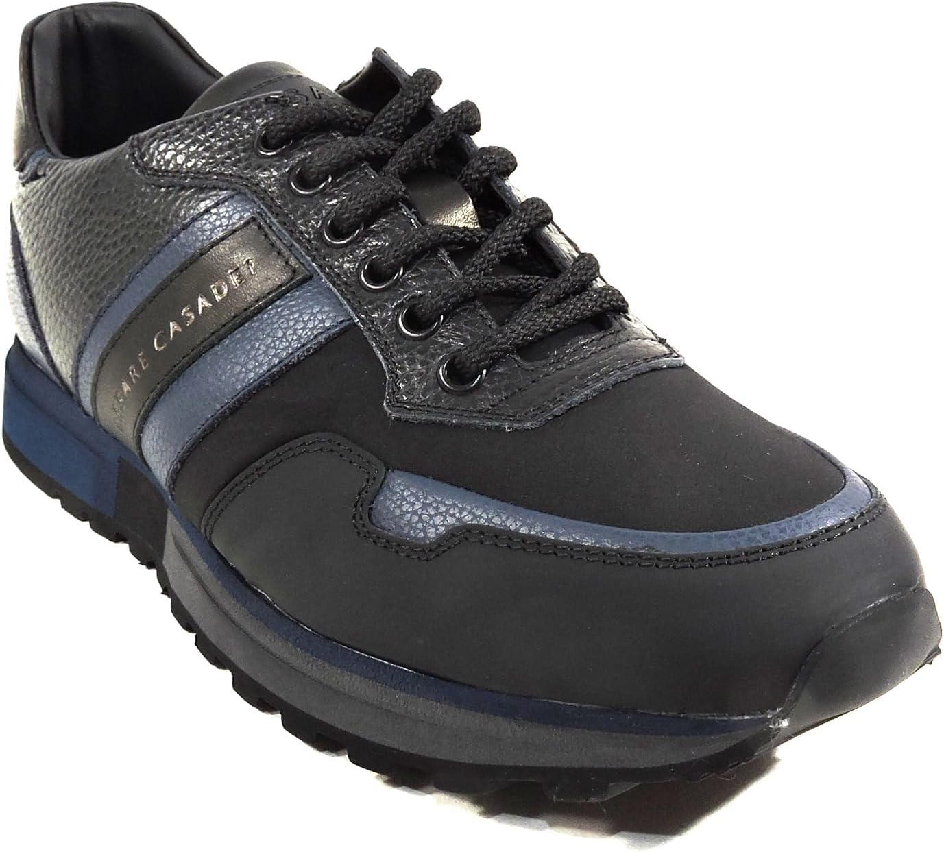 Черные кожаные удобные кроссовки Casadeien
Черные кожаные удобные кроссовки Casadeien