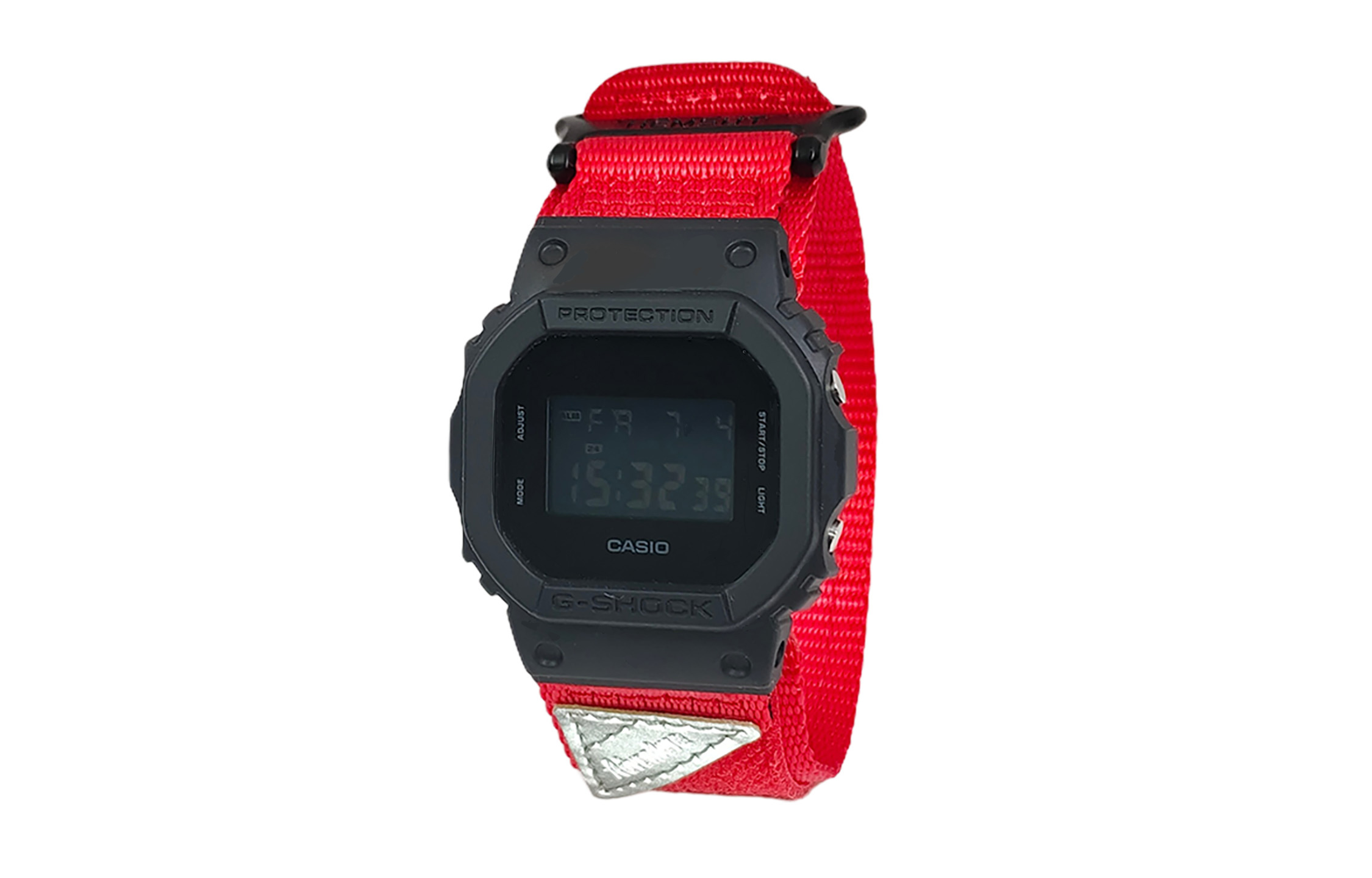 CASIO Мужские часы Retrofit Series с кварцевым механизмом и нейлоновым ремешком, черный циферблат
CASIO Мужские часы Retrofit Series с кварцевым механизмом и нейлоновым ремешком, черный циферблат