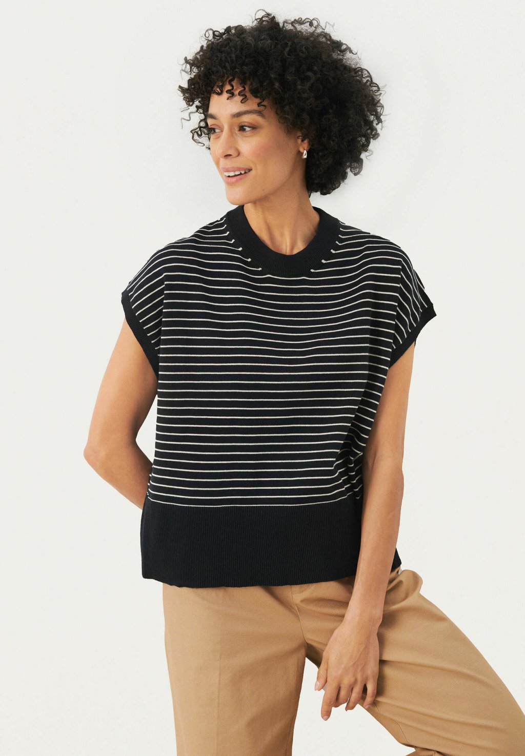 Футболка с принтом Part Two, темно-синий
Футболка с принтом Part Two, темно-синий