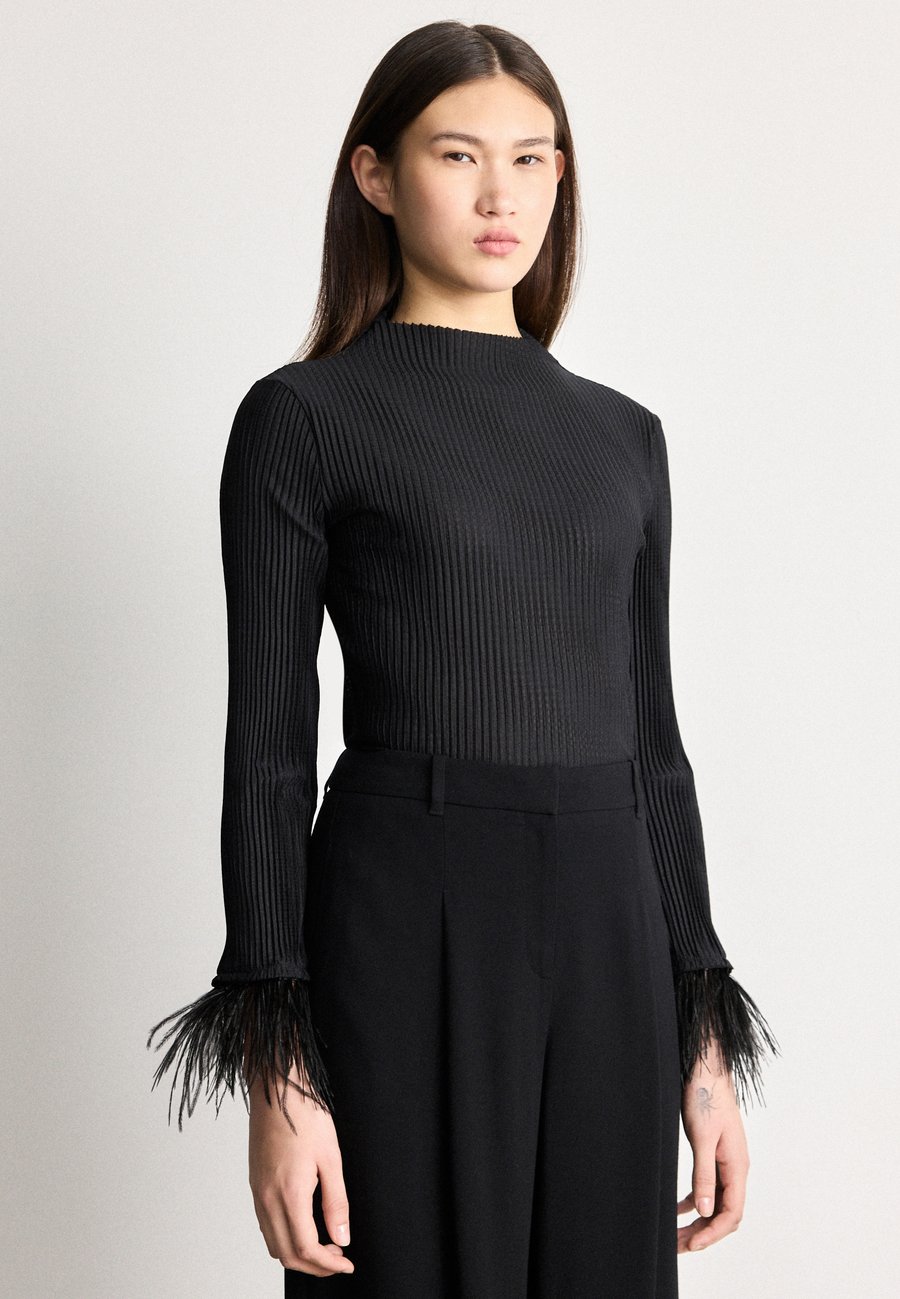 Топ BOSS Long sleeved top, Black
Топ BOSS Long sleeved top, Black