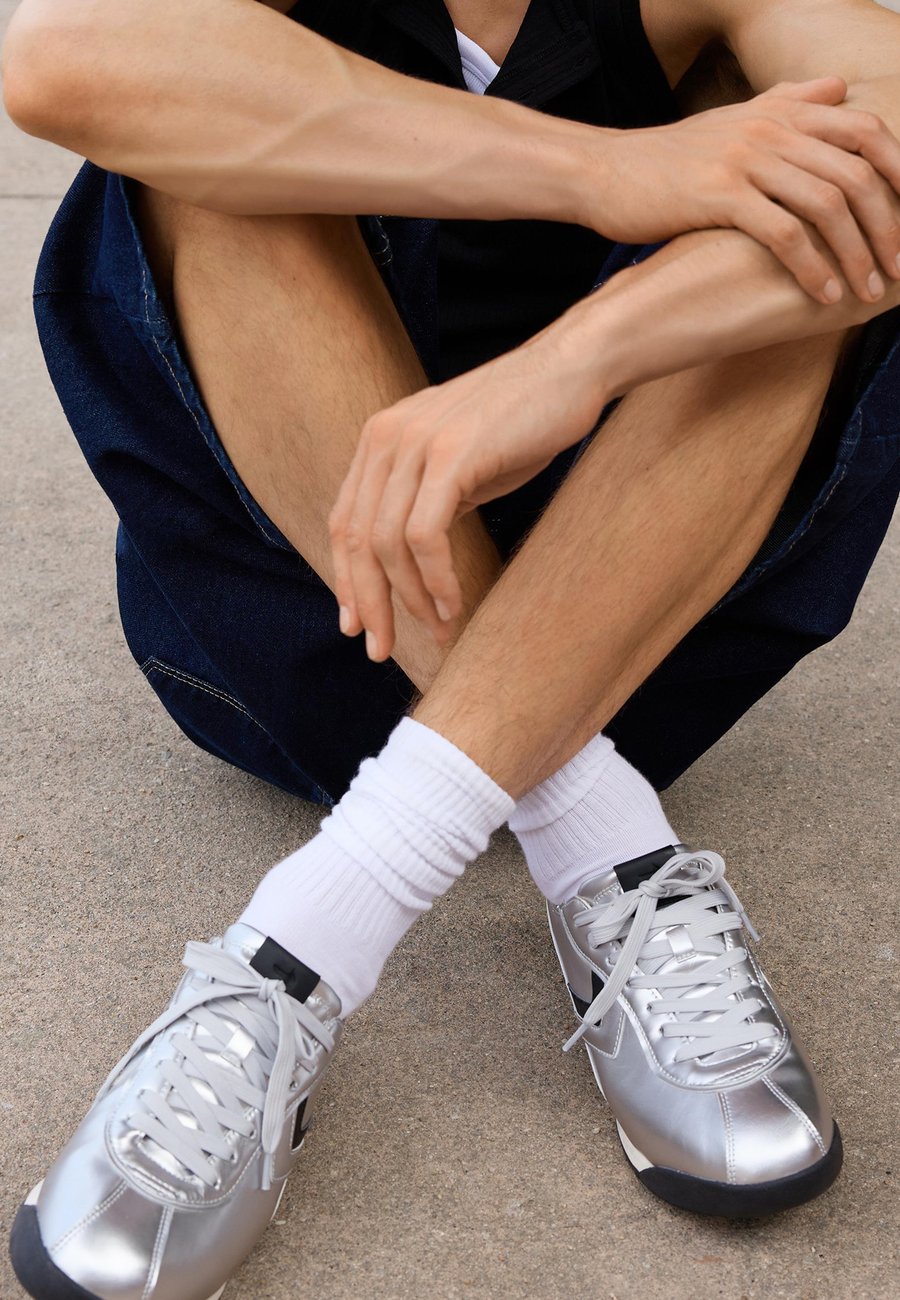 Кроссовки Bershka RETRO, Silver Coloured/Silver-Coloured
Кроссовки Bershka RETRO, Silver Coloured/Silver-Coloured