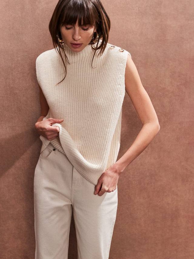 Трикотажный топ на пуговицах с плечом Ro&Zo, цвет Natural 
Трикотажный топ на пуговицах с плечом Ro&Zo, цвет Natural