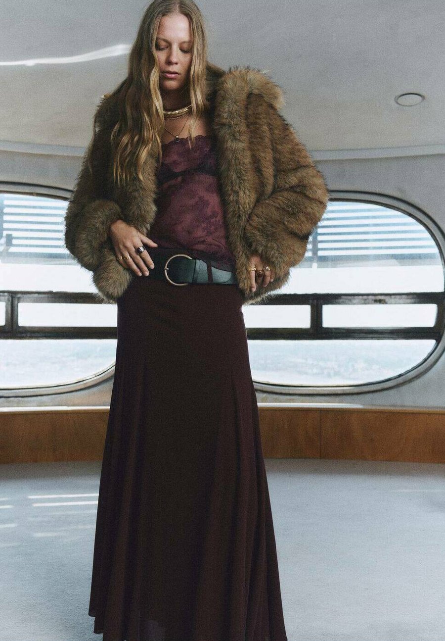 Юбка Mango Pleated skirt, Bordeaux
Юбка Mango Pleated skirt, Bordeaux