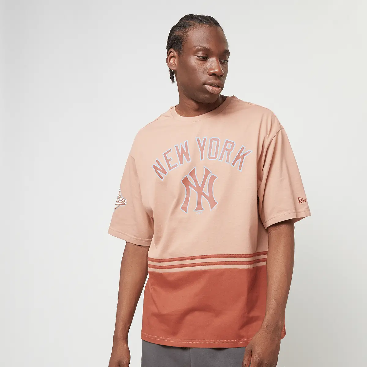 Футболка New Era World Series CF Oversized Tee New York Yankees, оранжевый/синий
Футболка New Era World Series CF Oversized Tee New York Yankees, оранжевый/синий