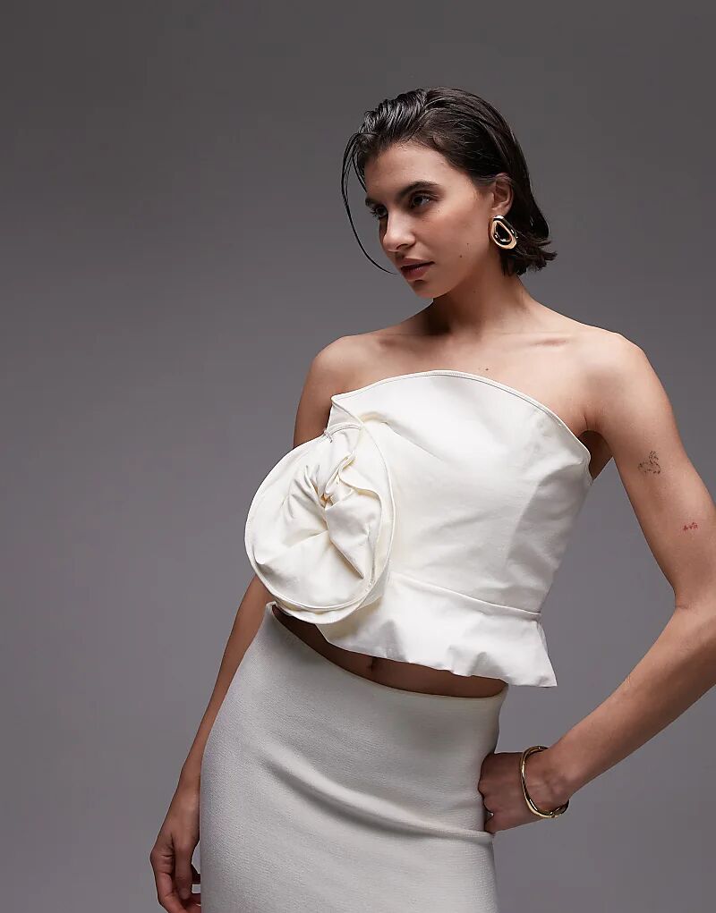 Топ цвета слоновой кости с объемным цветочным принтом Mango
Топ цвета слоновой кости с объемным цветочным принтом Mango