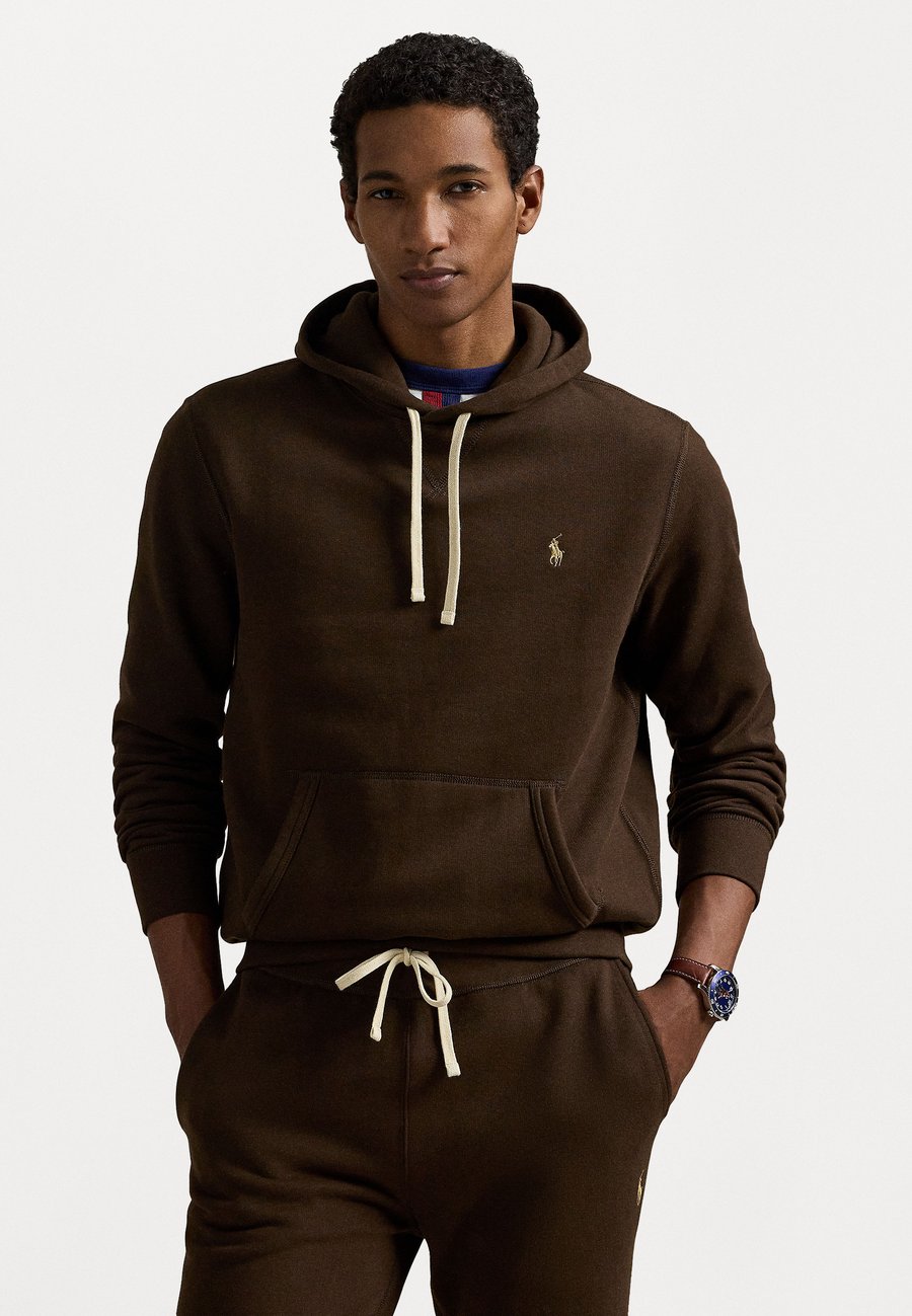 Худи Polo Ralph Lauren THE RL FLEECE HOODIE, Nutmeg Brown/Brown
Худи Polo Ralph Lauren THE RL FLEECE HOODIE, Nutmeg Brown/Brown
