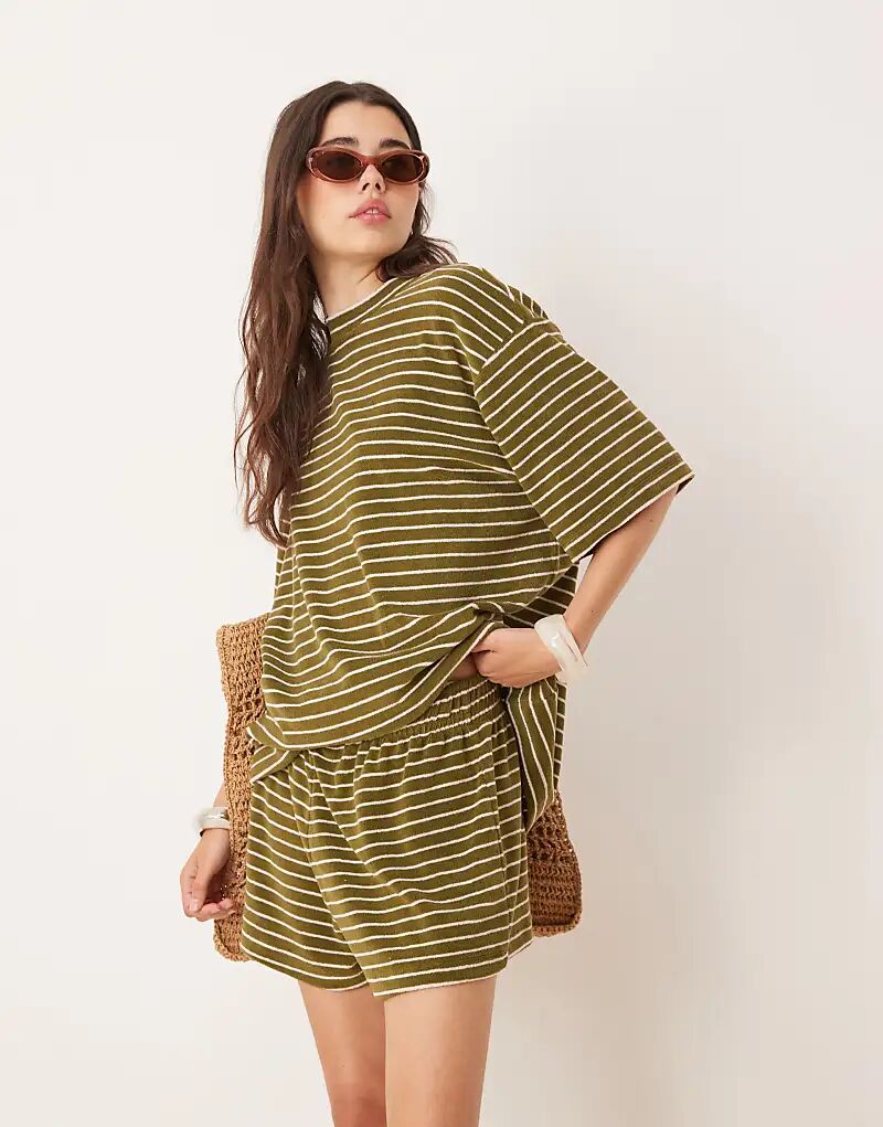 Боксеры-шорты ASOS DESIGN из махровой ткани в полоску цвета хаки
Боксеры-шорты ASOS DESIGN из махровой ткани в полоску цвета хаки