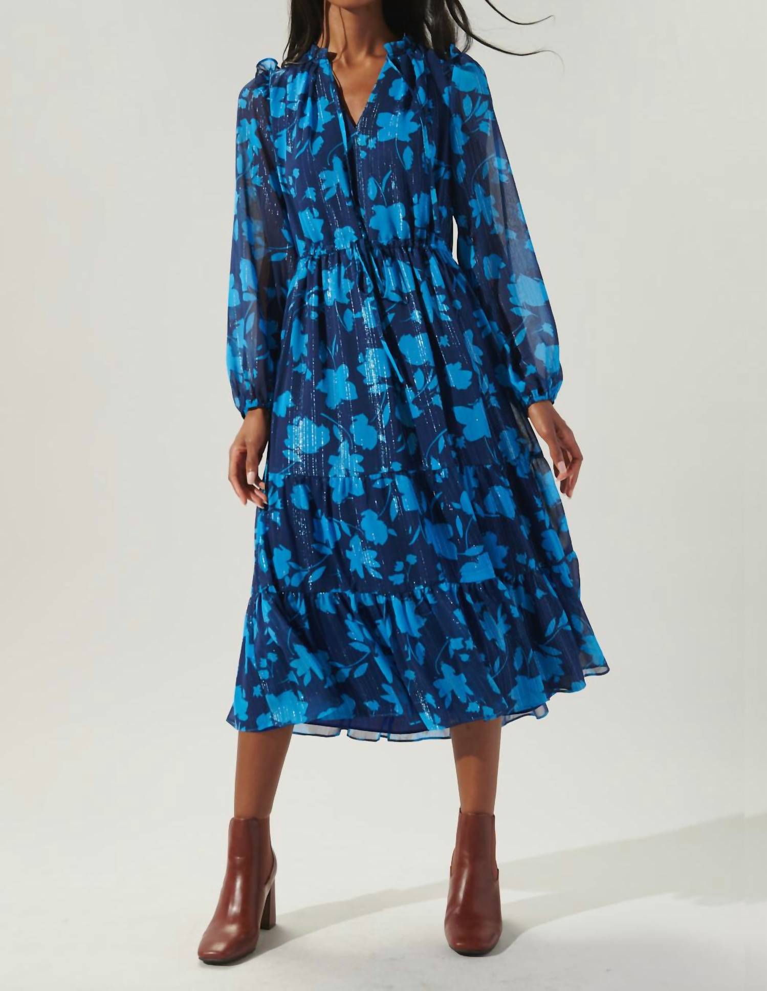 Sweetwater Платье миди с цветочным принтом и ярусами в цвете морской синий и ледяной голубой SUGARLIPS
Sweetwater Платье миди с цветочным принтом и ярусами в цвете морской синий и ледяной голубой SUGARLIPS