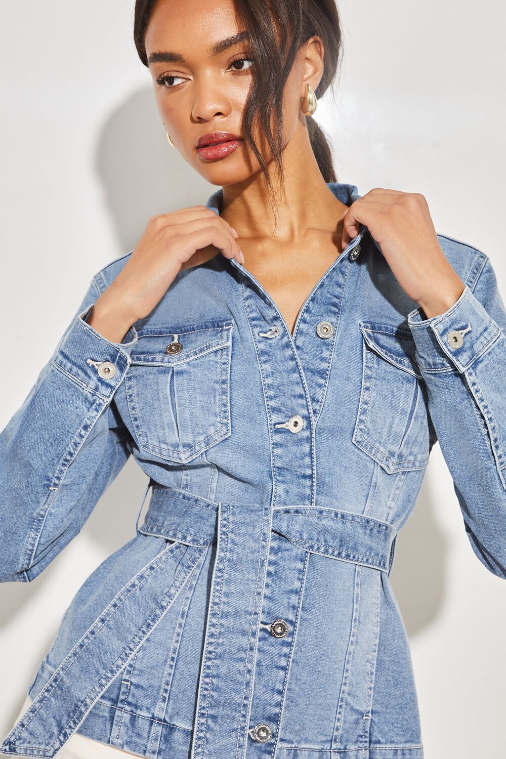 Джинсовая куртка с пуговицами и поясом Lipsy, синий
Джинсовая куртка с пуговицами и поясом Lipsy, синий