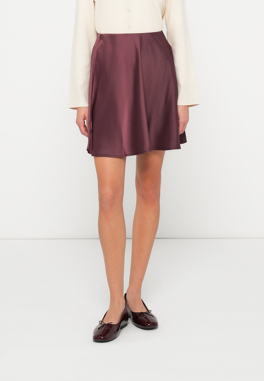 Юбка YAS YASPELLA VOLUME SHORT SKIRT, Sassafras/Dark Purple
Юбка YAS YASPELLA VOLUME SHORT SKIRT, Sassafras/Dark Purple