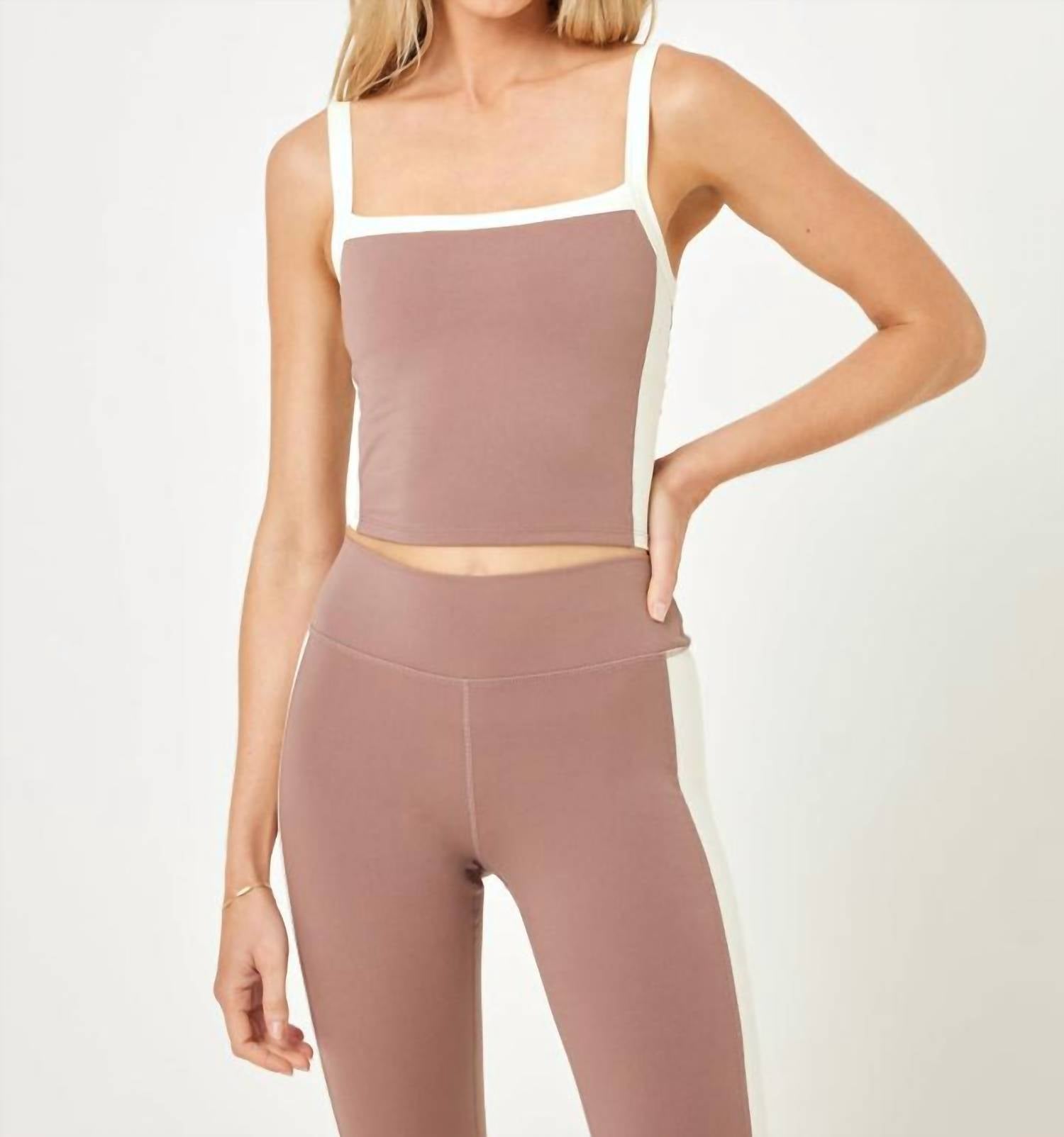 Sidelines топ в бежево-кремовом цвете L Space
Sidelines топ в бежево-кремовом цвете L Space