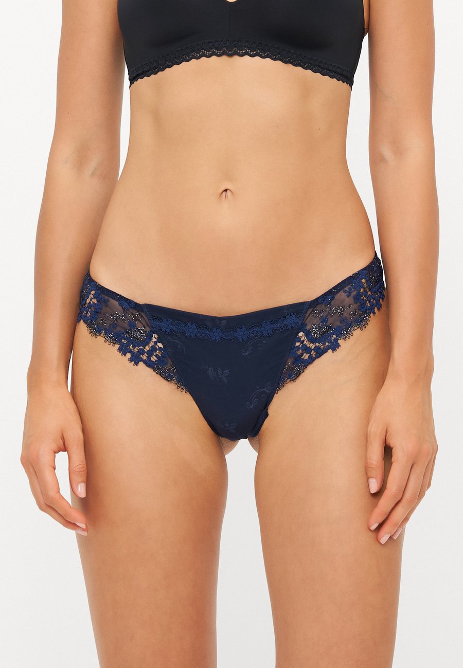 Брифы Simone Pérèle WISH TANGA, Sapphire/Dark Blue
Брифы Simone Pérèle WISH TANGA, Sapphire/Dark Blue