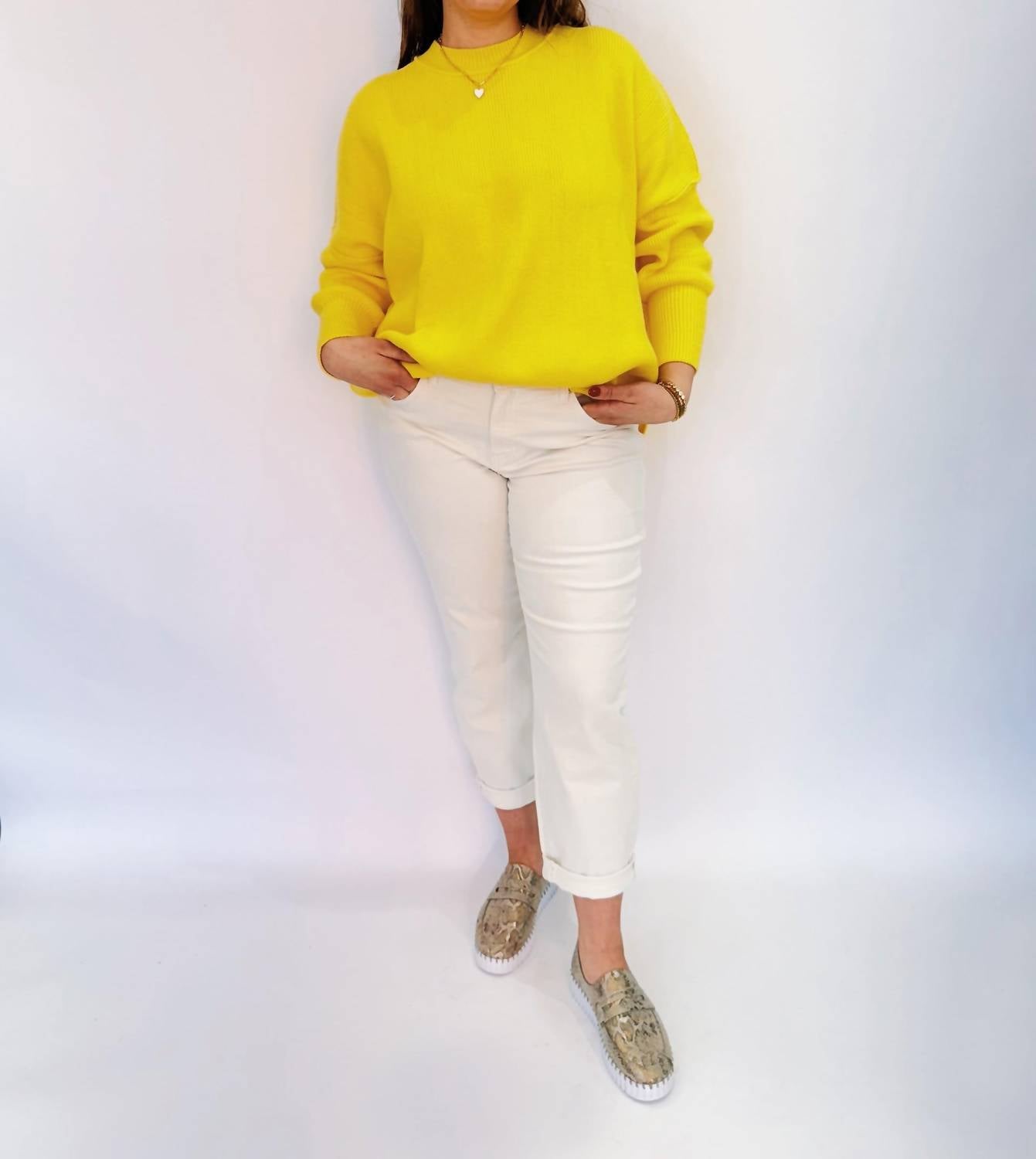 Лила свитер в желтом Urban Daizy
Лила свитер в желтом Urban Daizy