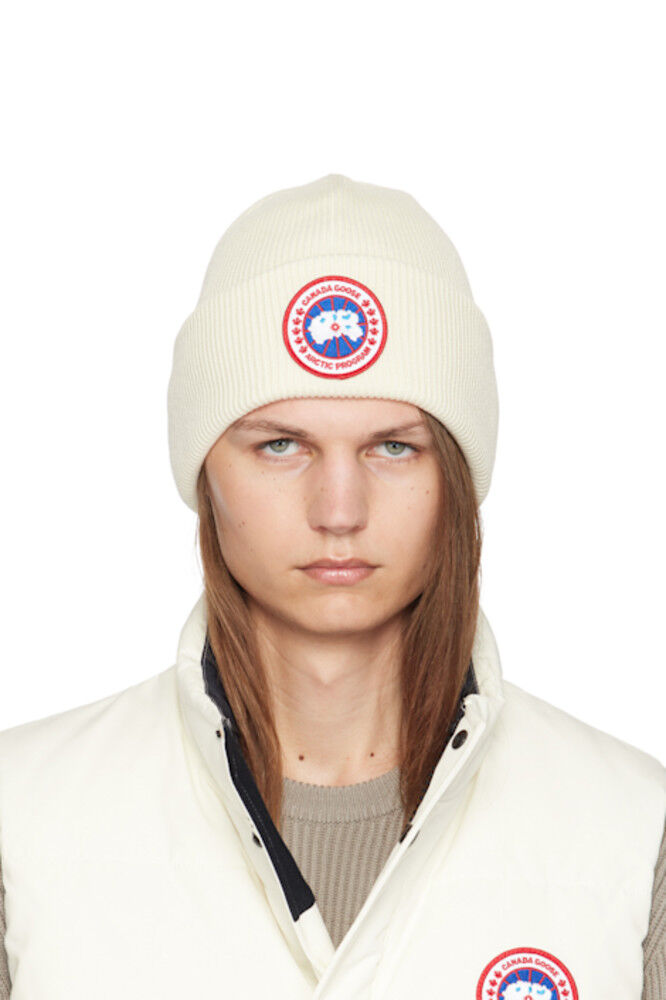 Шапка-бини «Офф-Белая Арктика» Canada Goose
Шапка-бини «Офф-Белая Арктика» Canada Goose