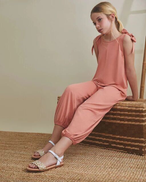 Длинный девичий комбинезон с бантом на плечах Dadati, коралловый
Длинный девичий комбинезон с бантом на плечах Dadati, коралловый