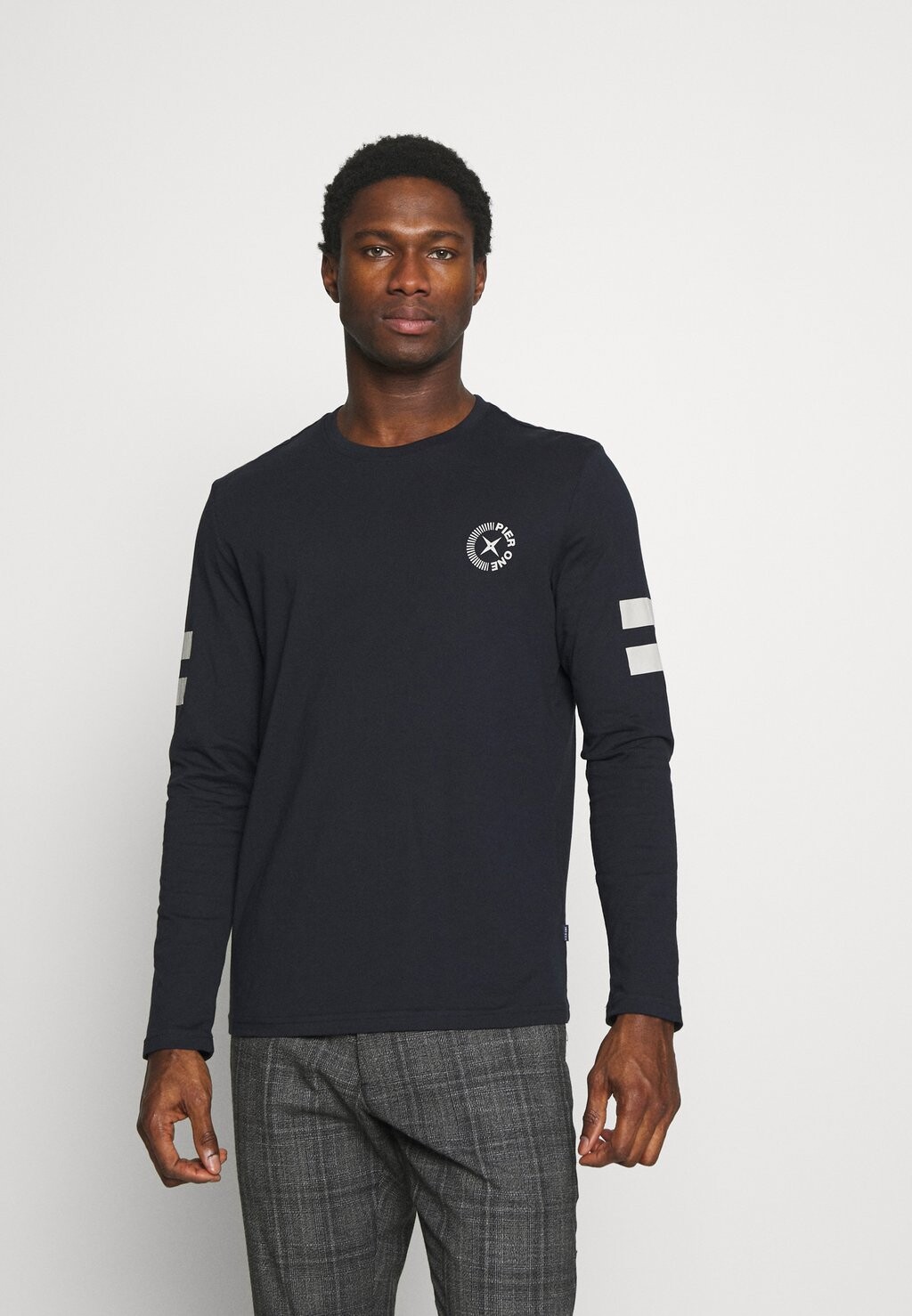 Футболка с длинным рукавом Pier One, темно-синяя, Синий, Футболка с длинным рукавом Pier One, темно-синяя
Футболка с длинным рукавом Pier One, темно-синяя, Синий, Футболка с длинным рукавом Pier One, темно-синяя