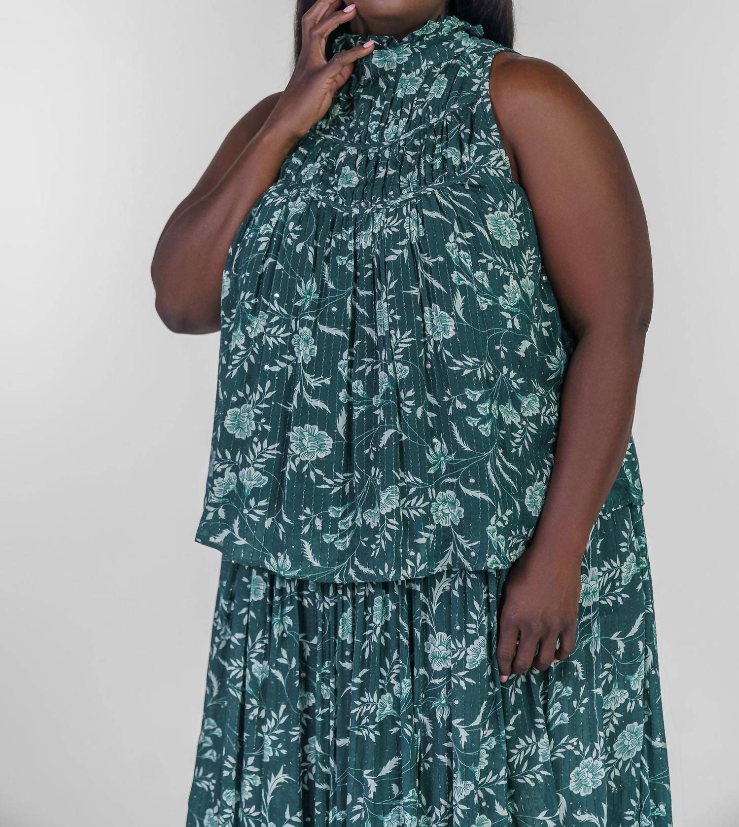 Флорал Берст Топ плюс в металлическом черно-зеленом Just Bellina
Флорал Берст Топ плюс в металлическом черно-зеленом Just Bellina