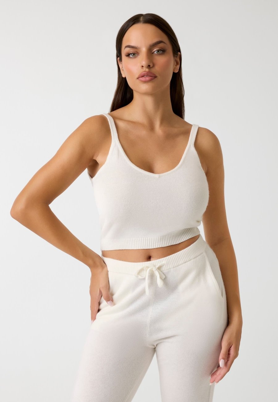 Пижамный топ Guess MAGGIE TANK, Creme/Beige
Пижамный топ Guess MAGGIE TANK, Creme/Beige