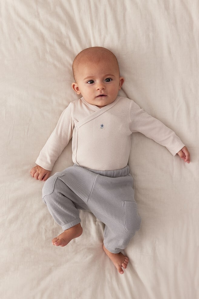 В упаковке 3 боди с запахом H&M, розовый
В упаковке 3 боди с запахом H&M, розовый