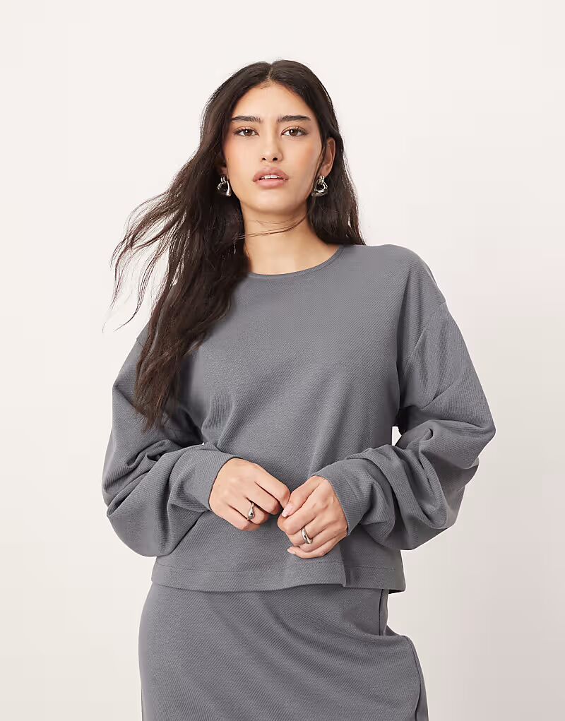 Свободный джемпер из текстурированного джерси со складками на рукавах в антрацитовом цвете Arrange
Свободный джемпер из текстурированного джерси со складками на рукавах в антрацитовом цвете Arrange