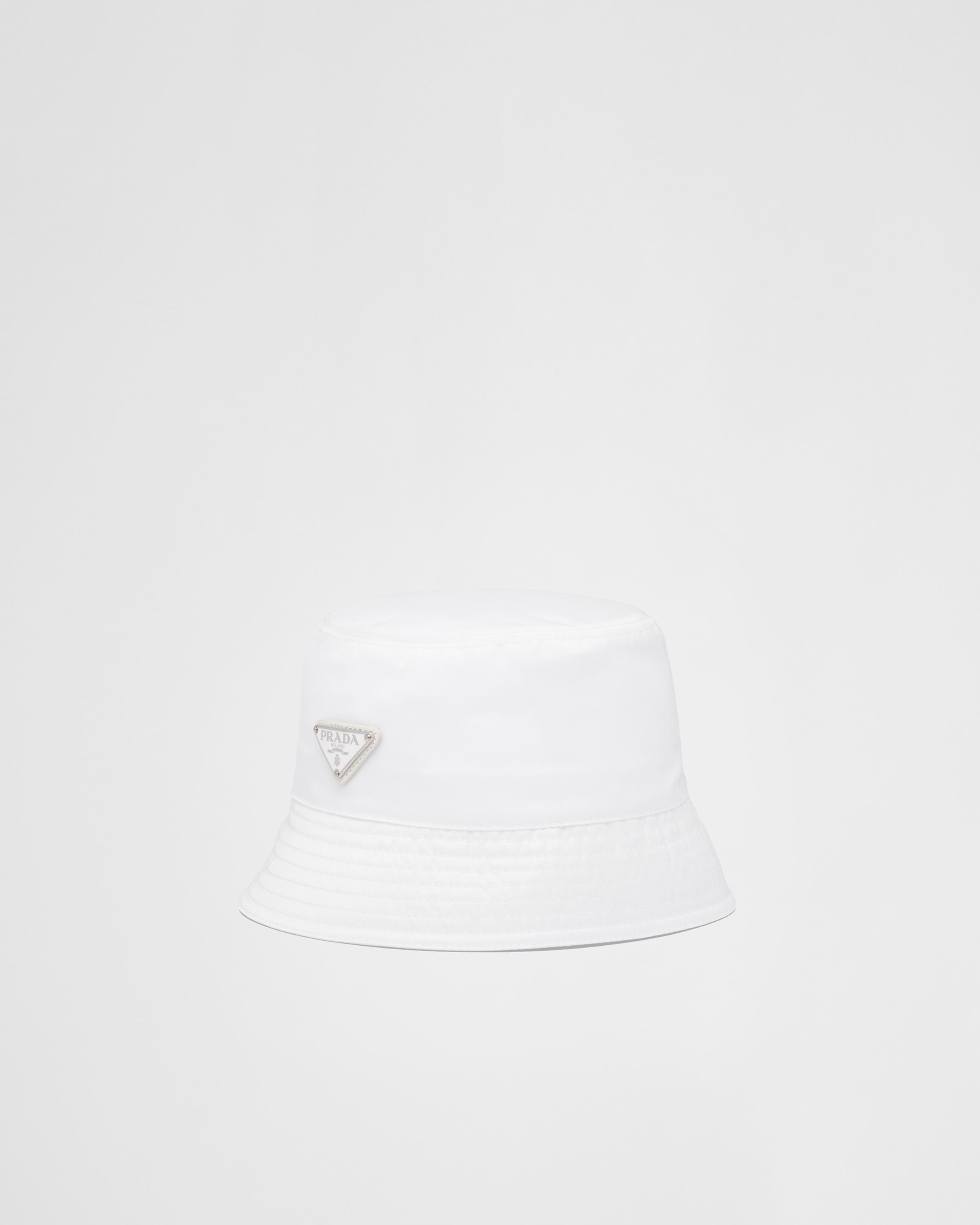 Панама из переработанного нейлона Prada, белая
Панама из переработанного нейлона Prada, белая