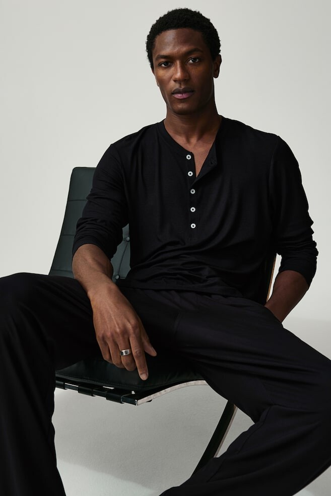 Рубашка и брюки для сна H&M, черный
Рубашка и брюки для сна H&M, черный