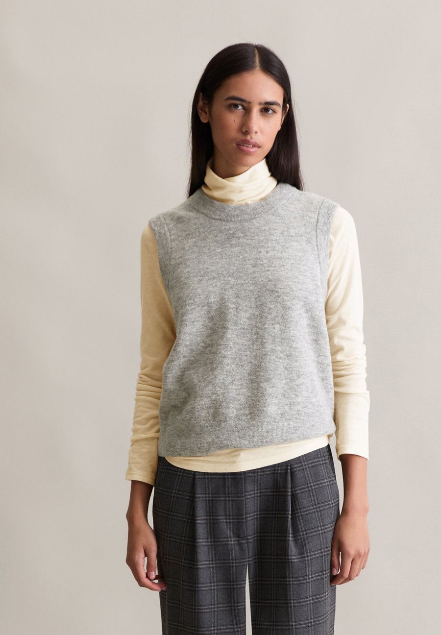 Джемпер Marc O'Polo DENIM SLEEVELESS, Stone Melange/Light Grey
Джемпер Marc O'Polo DENIM SLEEVELESS, Stone Melange/Light Grey