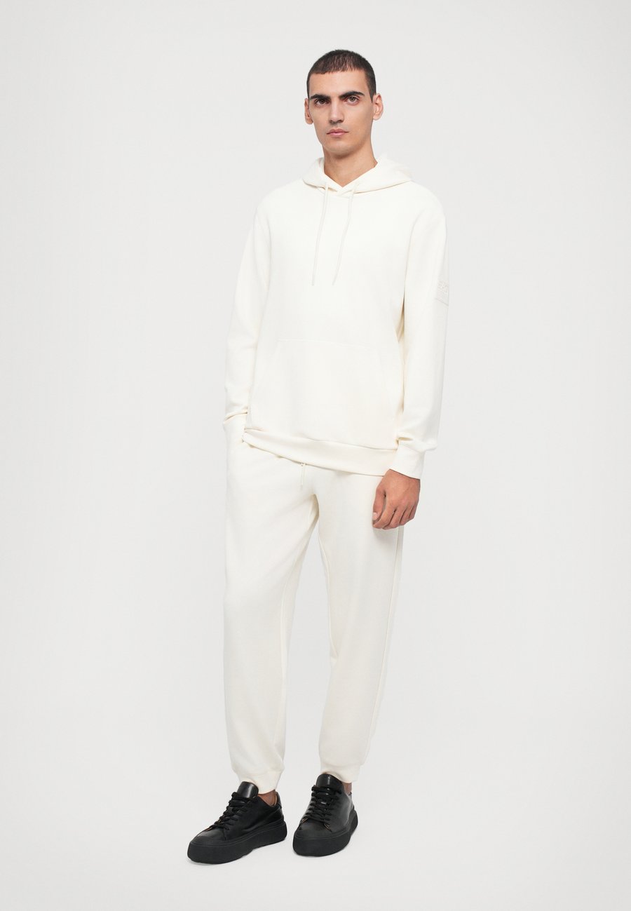 Худи EA7 Emporio Armani UNISEX, Vanilla Ice/Off-White
Худи EA7 Emporio Armani UNISEX, Vanilla Ice/Off-White