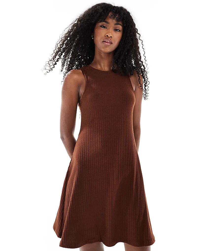 Мини-платье-борцовка Vero Moda в рубчик шоколадного цвета
Мини-платье-борцовка Vero Moda в рубчик шоколадного цвета