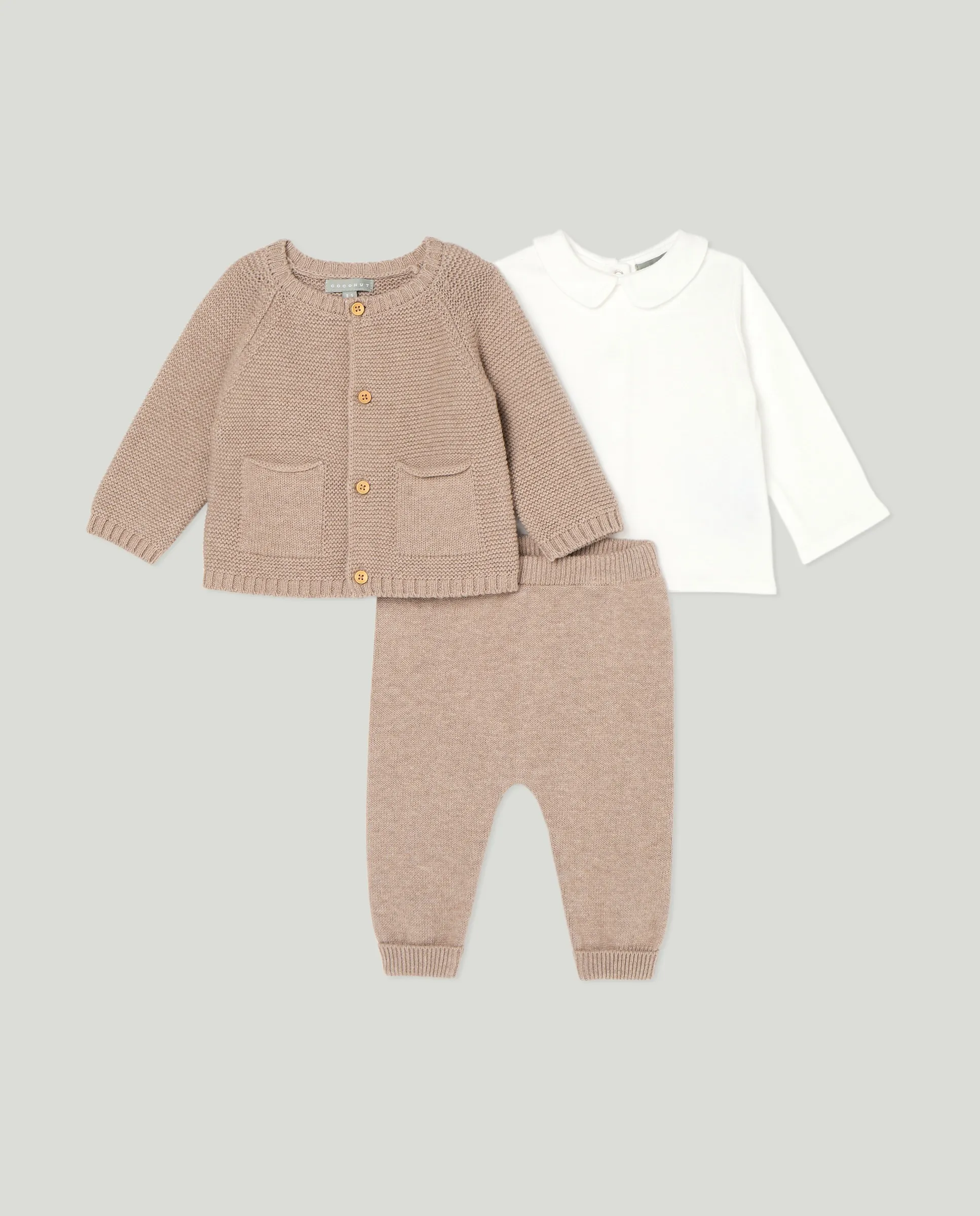 Комплект из 3 предметов: брюки, футболка с воротником-стойкой и куртка для мальчика Coconut El Corte Inglés, бежевый
Комплект из 3 предметов: брюки, футболка с воротником-стойкой и куртка для мальчика Coconut El Corte Inglés, бежевый