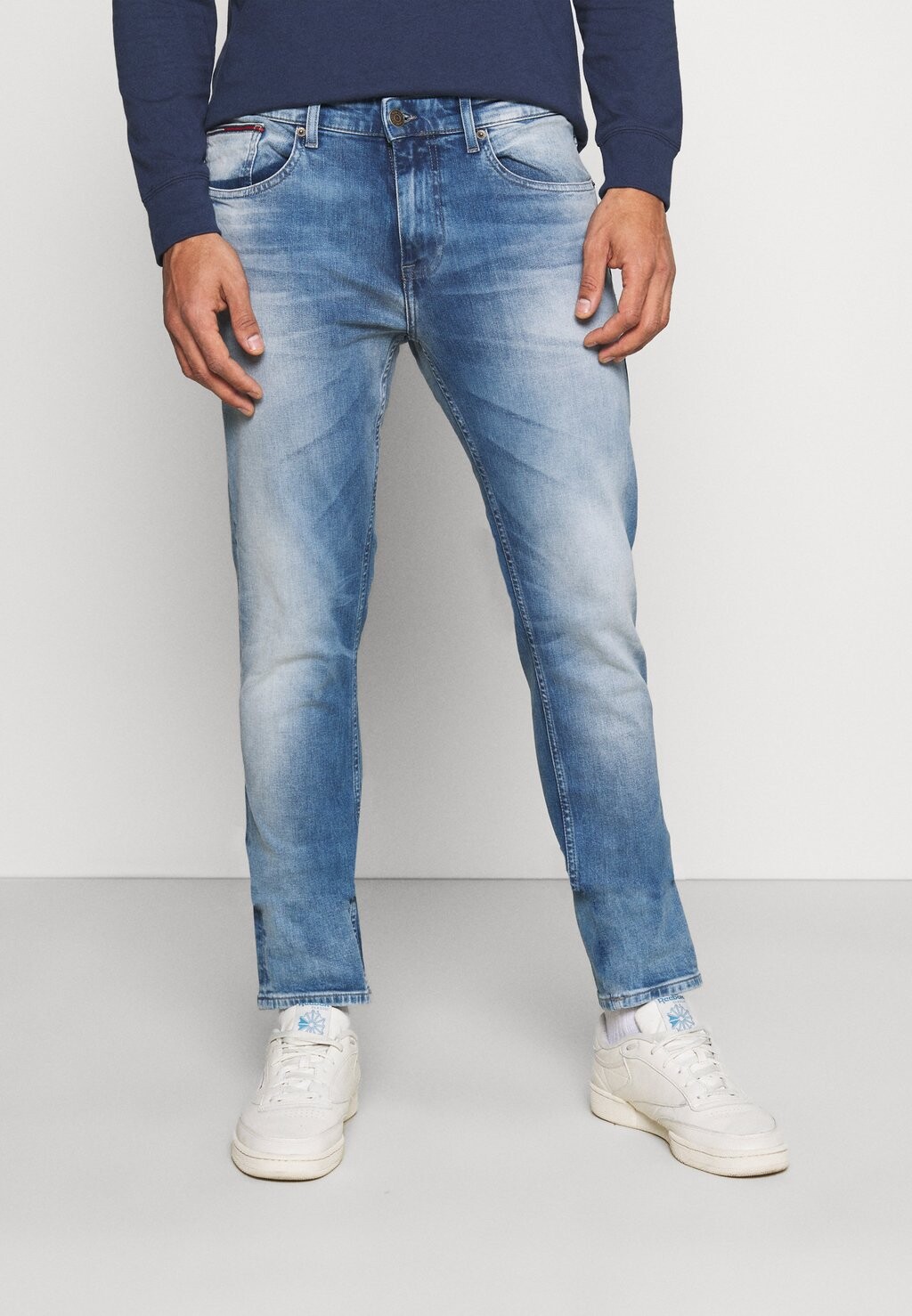 Джинсы приталенного кроя AUSTIN SLIM Tommy Jeans, Уилсон светло-голубой стрейч
Джинсы приталенного кроя AUSTIN SLIM Tommy Jeans, Уилсон светло-голубой стрейч