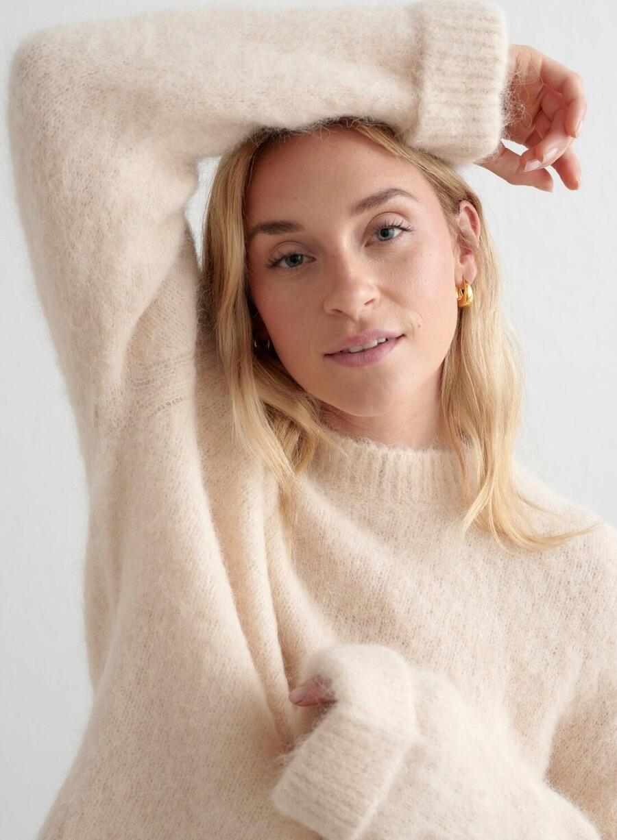 AIM'N Женский вязаный свитер из шерсти альпаки кремового цвета
AIM'N Женский вязаный свитер из шерсти альпаки кремового цвета