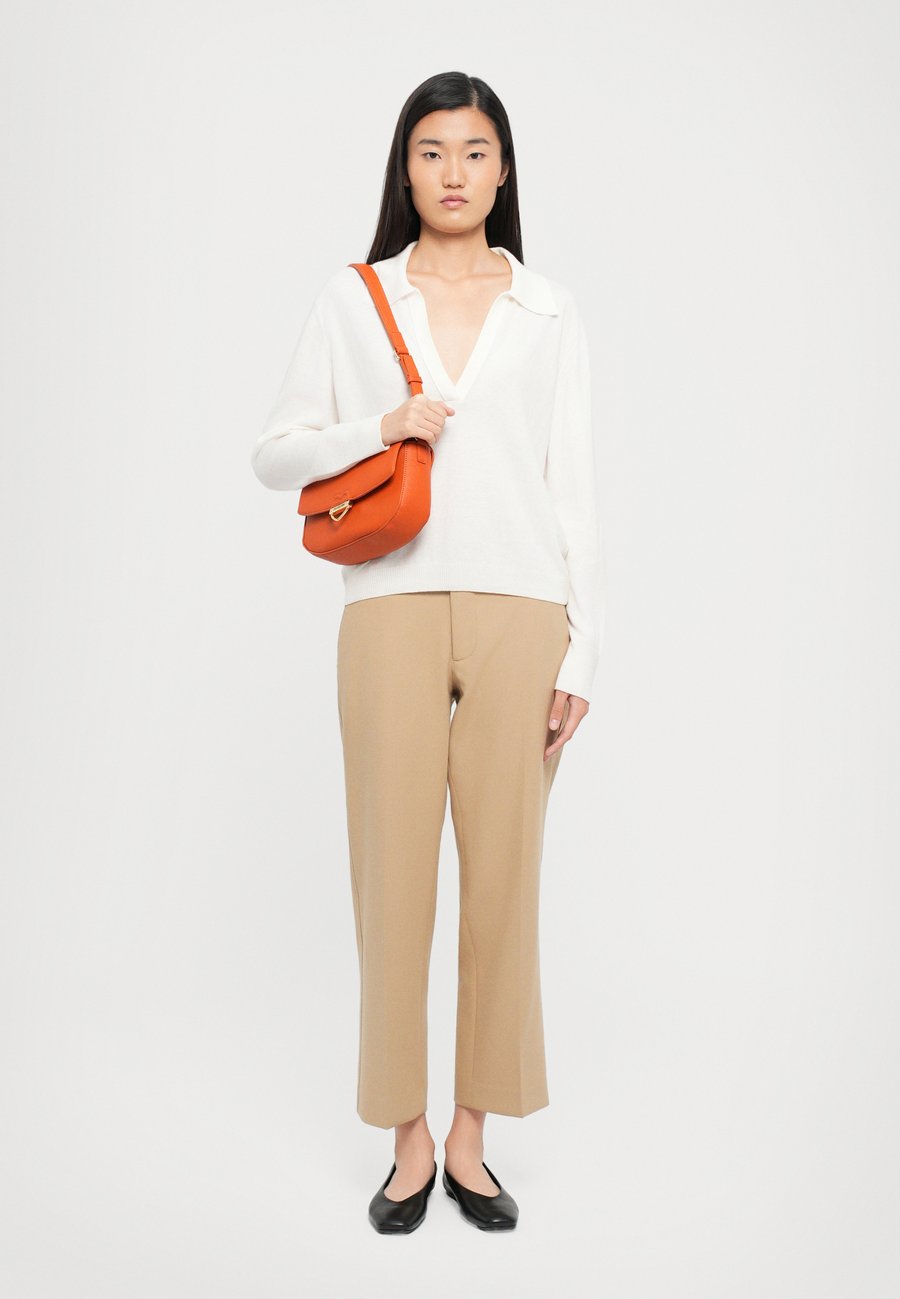 Сумка Love Moschino DESERT BLOOMS, Orange
Сумка Love Moschino DESERT BLOOMS, Orange