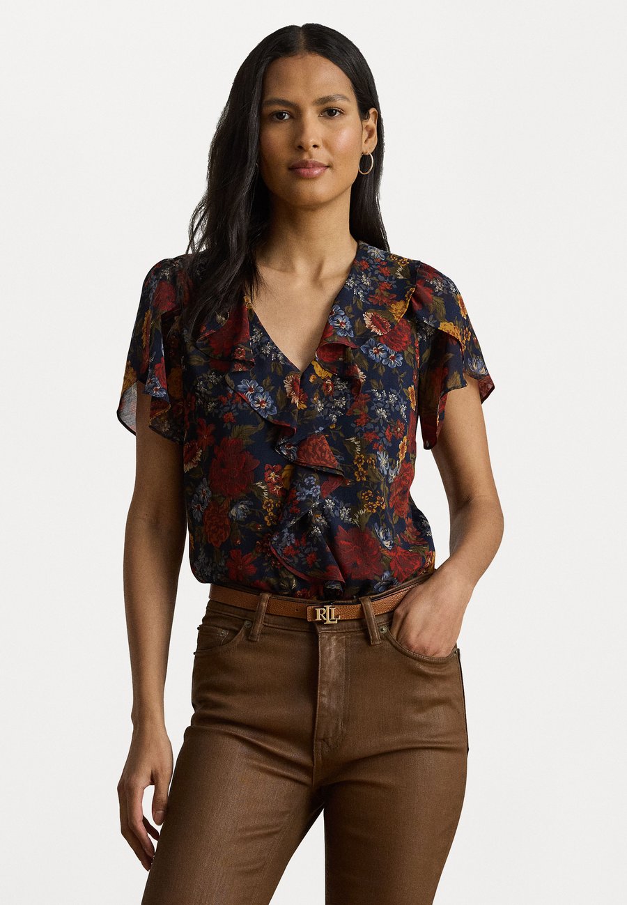 Блуза Lauren Ralph Lauren FLORAL RUFFLE TRIM GEORGETTE BLOUSE, Navy/Multi-Colored/Multi-Coloured
Блуза Lauren Ralph Lauren FLORAL RUFFLE TRIM GEORGETTE BLOUSE, Navy/Multi-Colored/Multi-Coloured