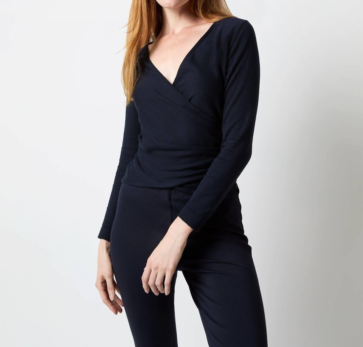 Свитер балерина из темно-синего хлопка/кашемира Ann Mashburn
Свитер балерина из темно-синего хлопка/кашемира Ann Mashburn