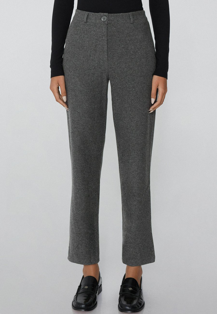 Брюки Tezenis Trousers, Grey/Metallic Grey
Брюки Tezenis Trousers, Grey/Metallic Grey