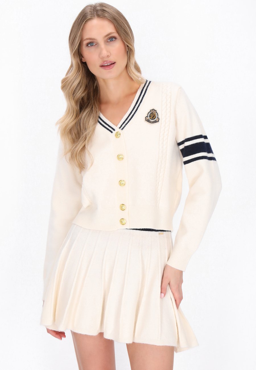 Кардиган DreiMaster Cardigan, Offwhite Navy/Off-White
Кардиган DreiMaster Cardigan, Offwhite Navy/Off-White