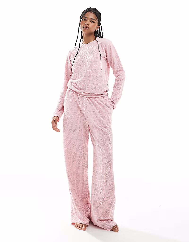 Мягкая на ощупь пижамная комплектация с длинными рукавами нежно-розового цвета Threadbare
Мягкая на ощупь пижамная комплектация с длинными рукавами нежно-розового цвета Threadbare