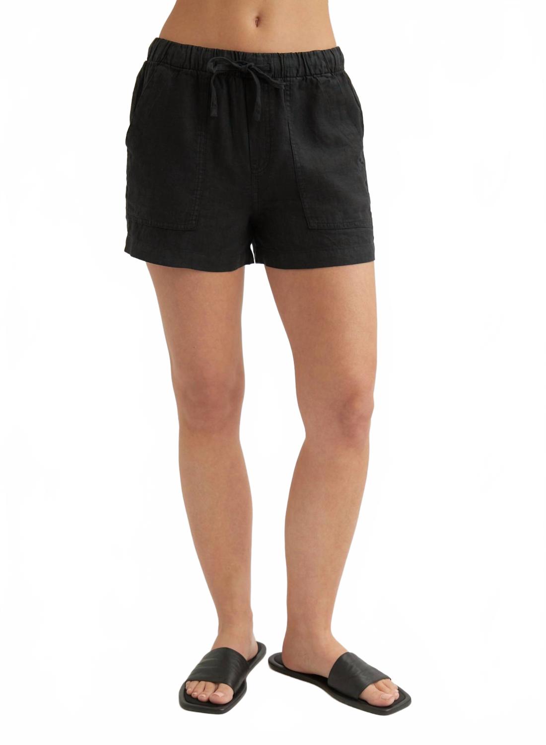 Женские шорты с карманами и рваным краем черные Bella Dahl
Женские шорты с карманами и рваным краем черные Bella Dahl