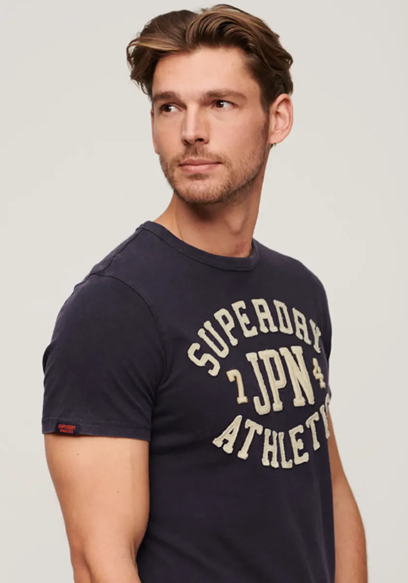 Рубашка с короткими рукавами Superdry "VINTAGE ATHLETIC S/S TEE", цвет Eclipse Navy
Рубашка с короткими рукавами Superdry "VINTAGE ATHLETIC S/S TEE", цвет Eclipse Navy