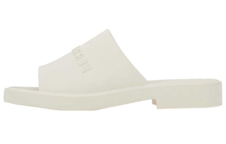 Шлепанцы мужские белые Ferragamo
Шлепанцы мужские белые Ferragamo