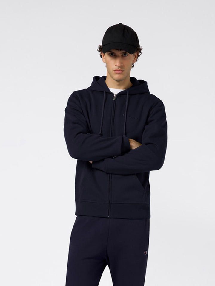 Темно-синяя толстовка Champion
Темно-синяя толстовка Champion