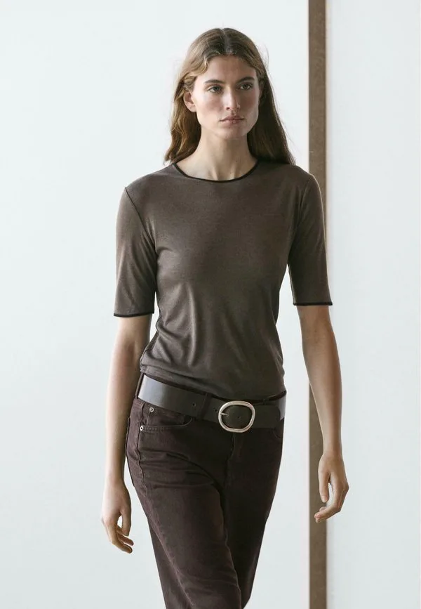 Базовая футболка с коротким рукавом и контрастными деталями Massimo Dutti, Brown, Коричневый, Базовая футболка с коротким рукавом и контрастными деталями Massimo Dutti, Brown
Базовая футболка с коротким рукавом и контрастными деталями Massimo Dutti, Brown, Коричневый, Базовая футболка с коротким рукавом и контрастными деталями Massimo Dutti, Brown