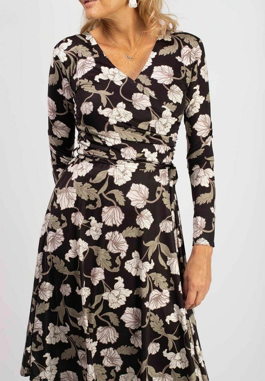 Платье из джерси MARGUERITE MAGNOLIA Stockholms Klänningsfabrik, черный
Платье из джерси MARGUERITE MAGNOLIA Stockholms Klänningsfabrik, черный