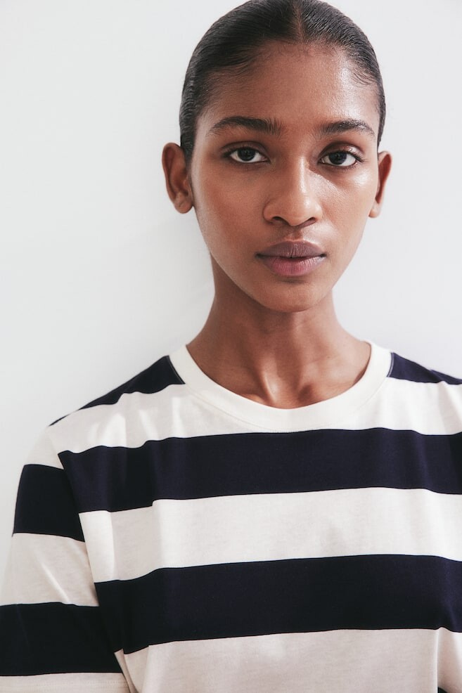 Футболка с принтом H&M, бежевый
Футболка с принтом H&M, бежевый