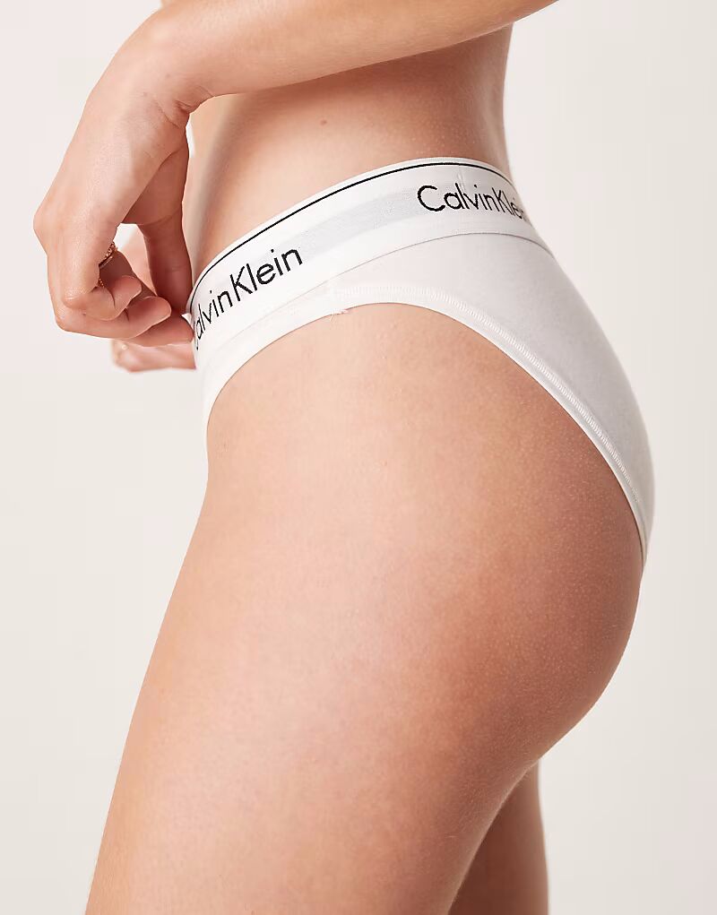 Трусики-бикини Modern Cotton белого цвета Calvin Klein
Трусики-бикини Modern Cotton белого цвета Calvin Klein