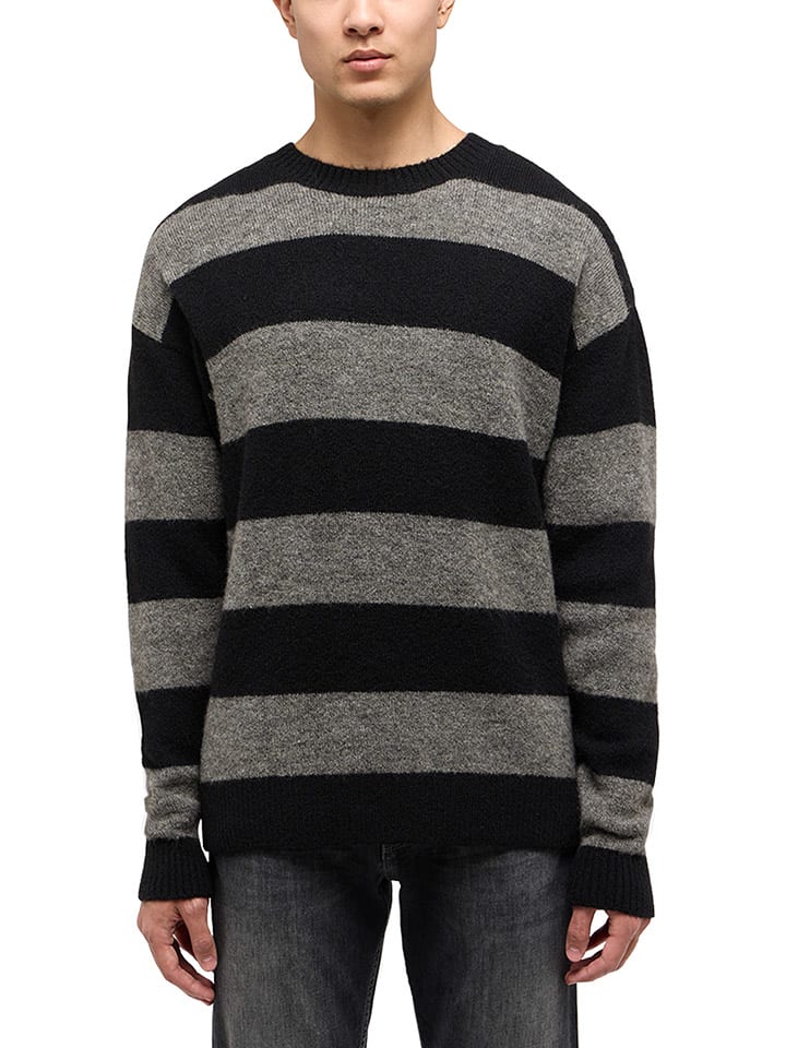 Пуловер Mustang, цвет grau/schwarz
Пуловер Mustang, цвет grau/schwarz