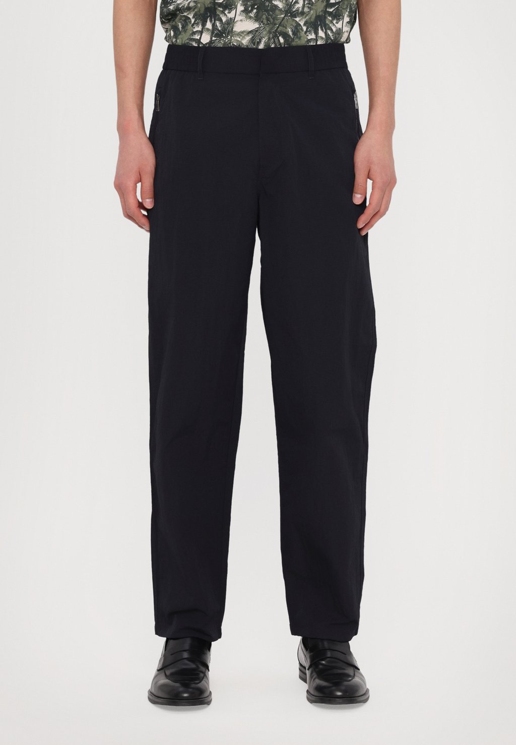 Брюки TROUSER Armani Exchange, темно-синий
Брюки TROUSER Armani Exchange, темно-синий