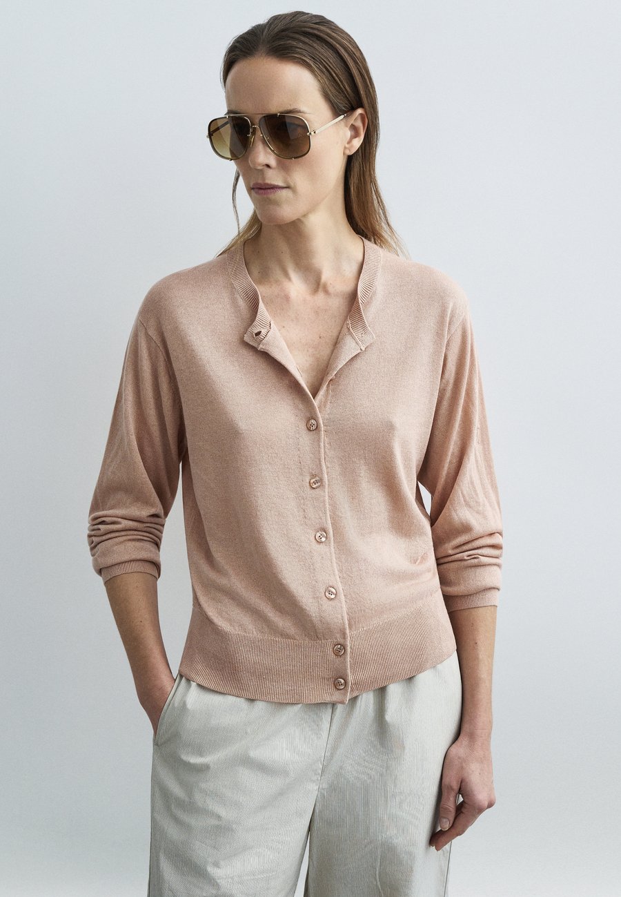 Кардиган By Malene Birger MONTIE, Rose Dust/Light Pink
Кардиган By Malene Birger MONTIE, Rose Dust/Light Pink