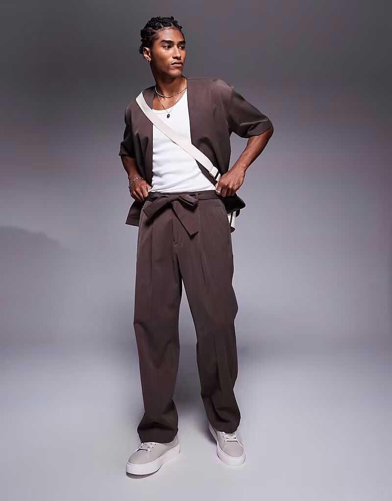 Свободные элегантные брюки Couture Club коричневого цвета The Couture Club
Свободные элегантные брюки Couture Club коричневого цвета The Couture Club